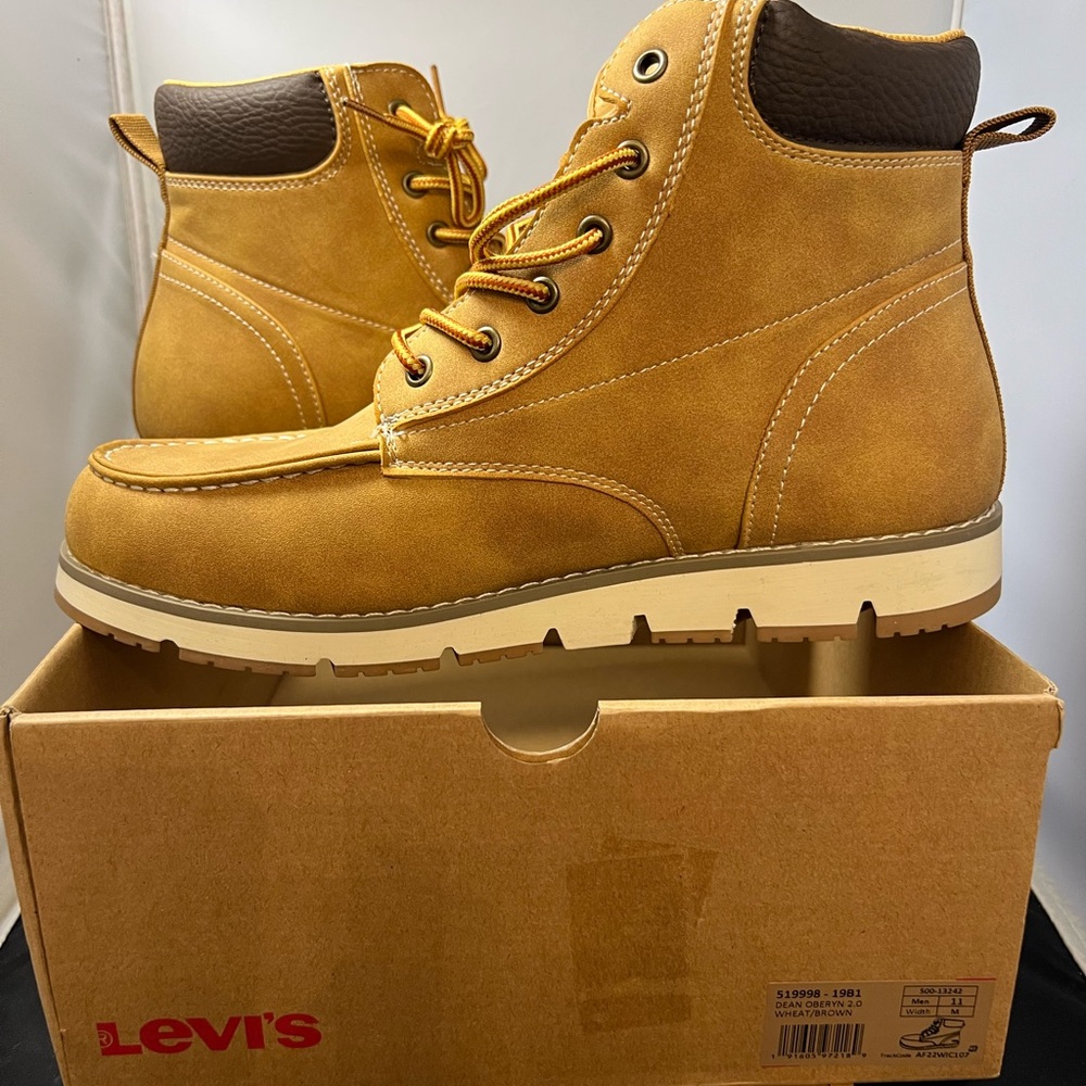 Levi’s Men’s Wheat Work Boots‎ Size 11 New in Box